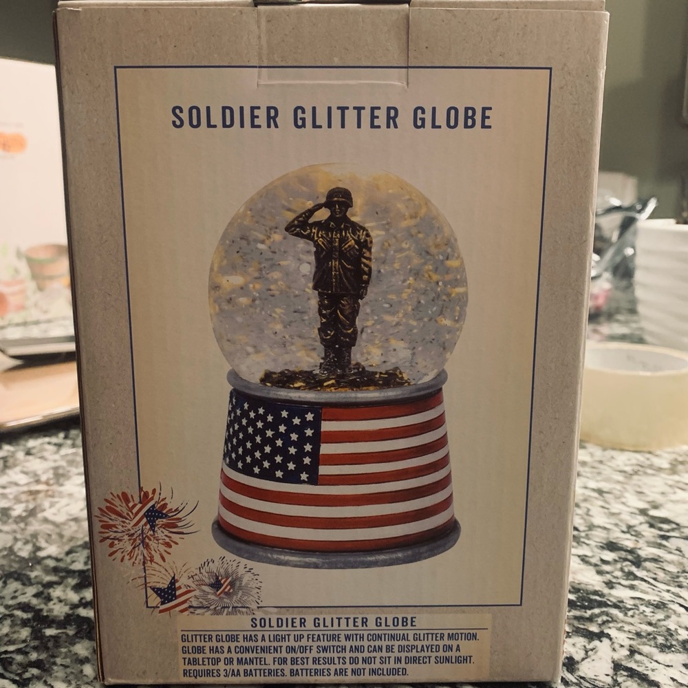 Cracker Barrel Battery Operate Lighted soldier Glitter Globe